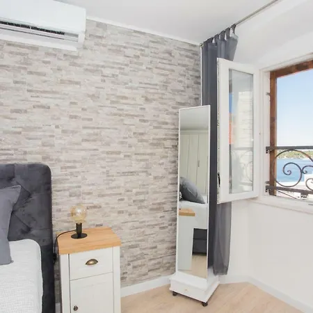 Apartment Vinka *